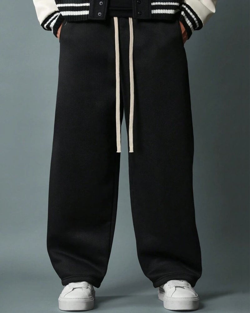 فلاينوف بنطلون رياضي كوري أسود برباط بقصة فضفاضة - Image 1